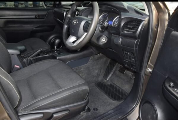 Toyota Hilux Pickup - Image 5