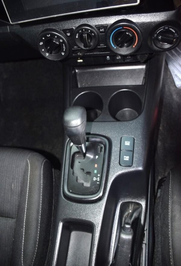 Toyota Hilux Pickup - Image 3