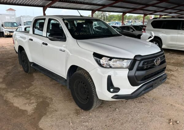 Toyota Hilux 2022 - Image 2