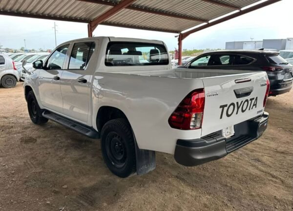 Toyota Hilux 2022 - Image 5