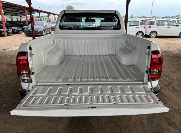 Toyota Hilux 2022 - Image 6